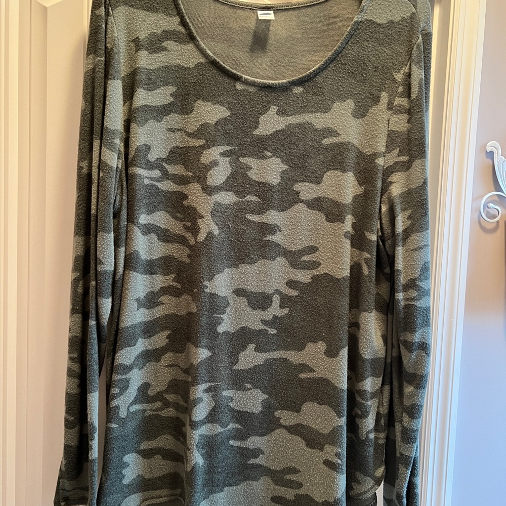 Old Navy Green Camouflage Long Sleeve Tee Top Sz XL